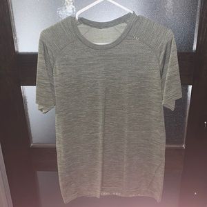 Green lululemon tee small